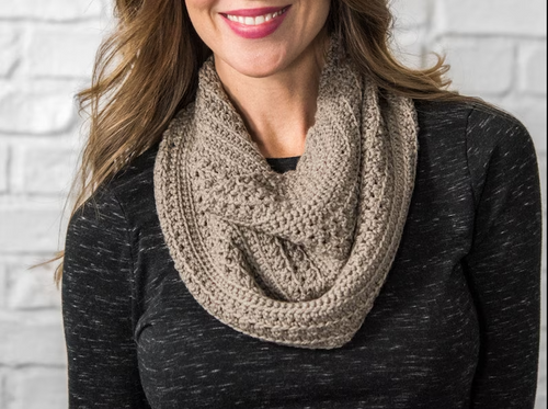 Handcrafted Crochet Cowl in Brown – Elegant Winter Neck Warmer