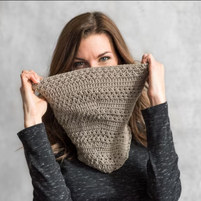 Handcrafted Crochet Cowl in Brown – Elegant Winter Neck Warmer